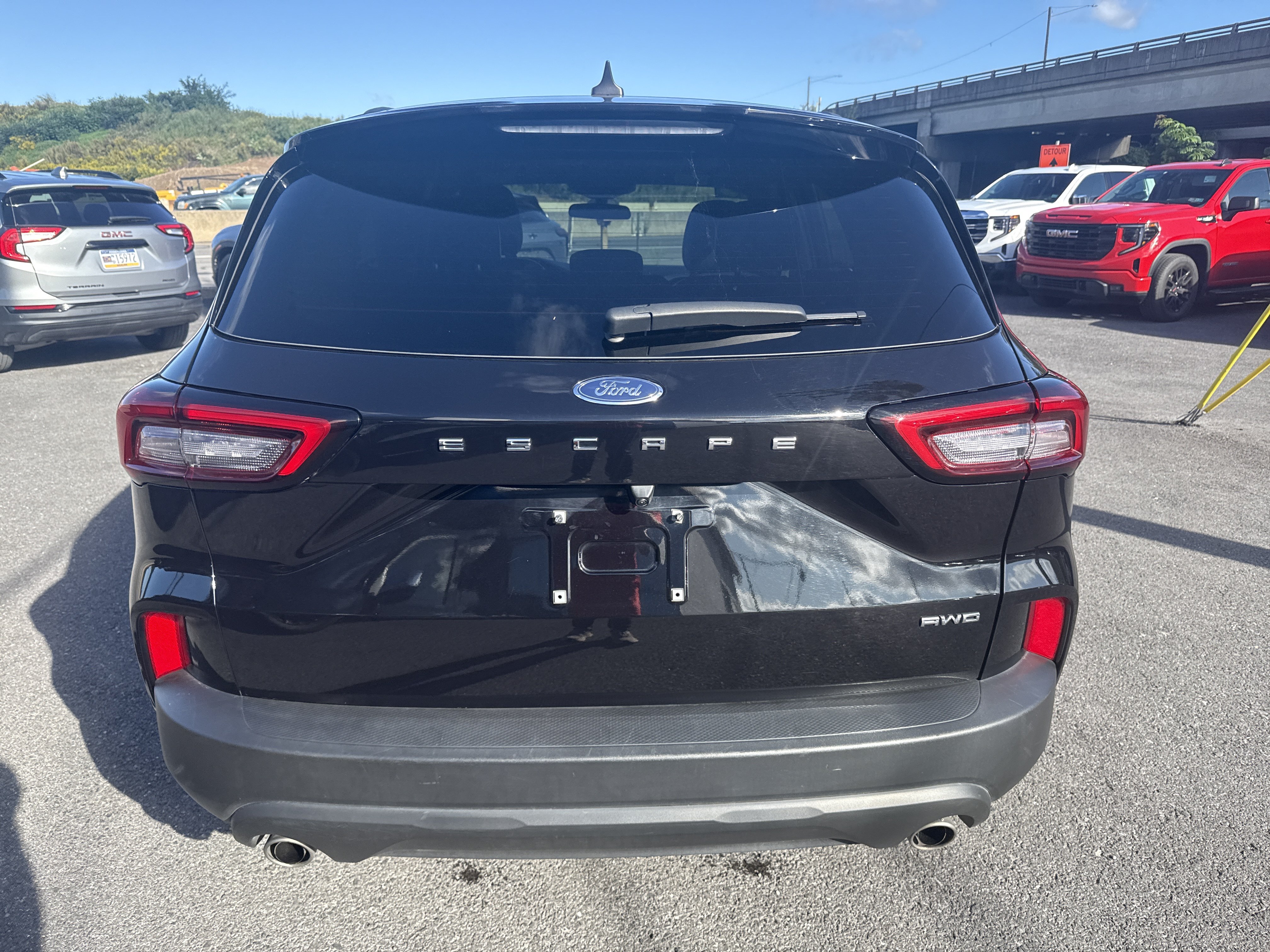 Used 2025 Ford Escape ST-Line Select AWD/4WD image 4