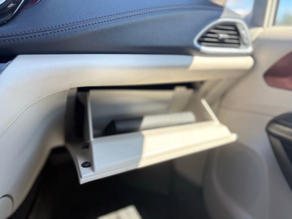 Used 2017 Chrysler Pacifica Limited w/ UConnect Theater Package image 21