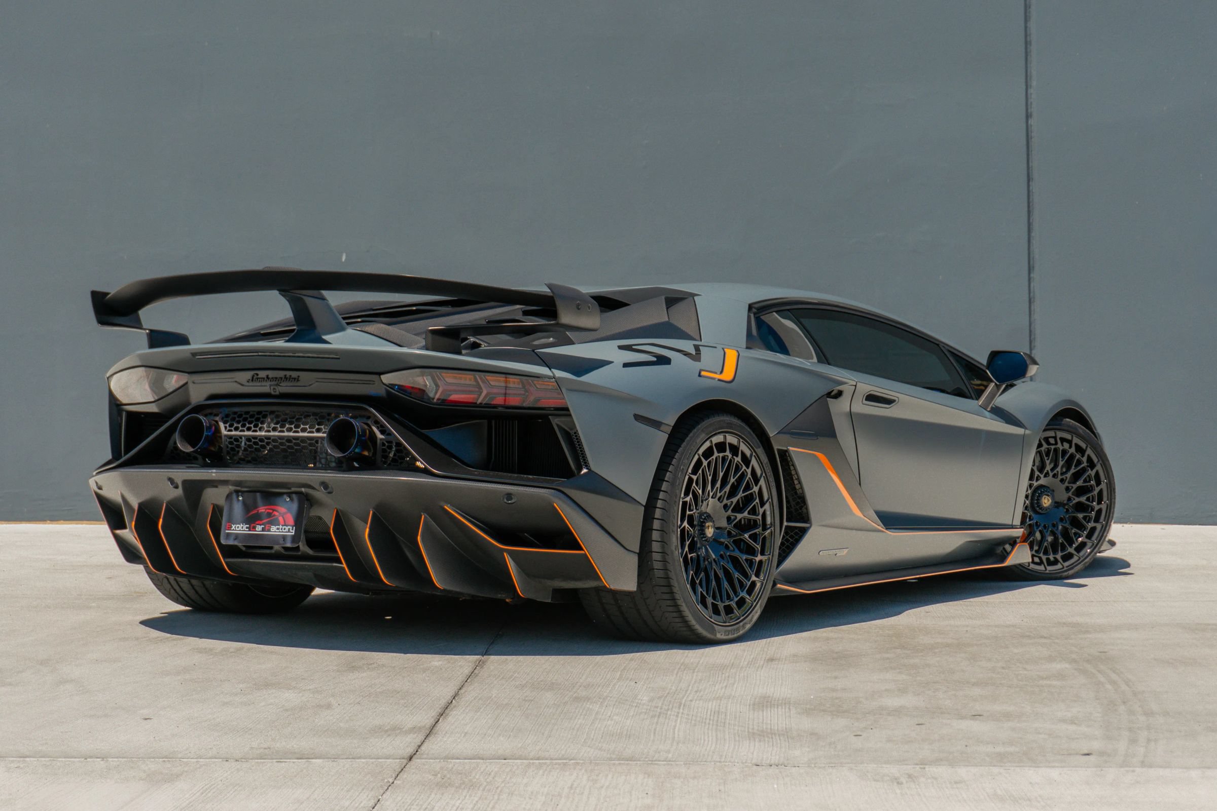 Used 2019 Lamborghini Aventador SVJ AWD/4WD image 8