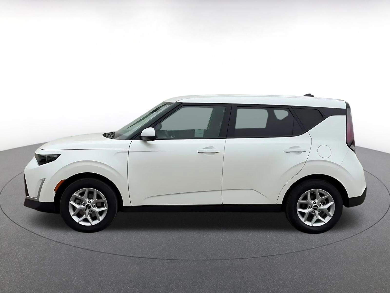 Used 2025 Kia Soul LX w/ LX Technology Package image 9