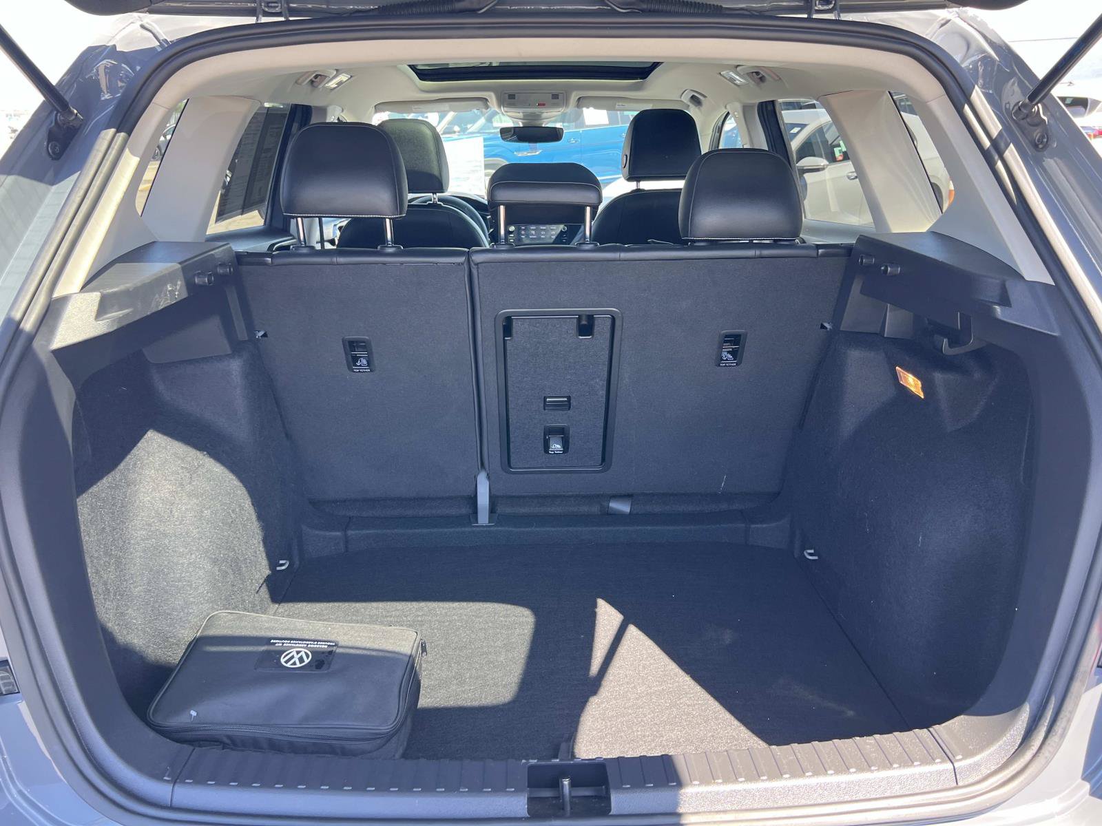 Certified 2022 Volkswagen Taos SEL FWD image 25