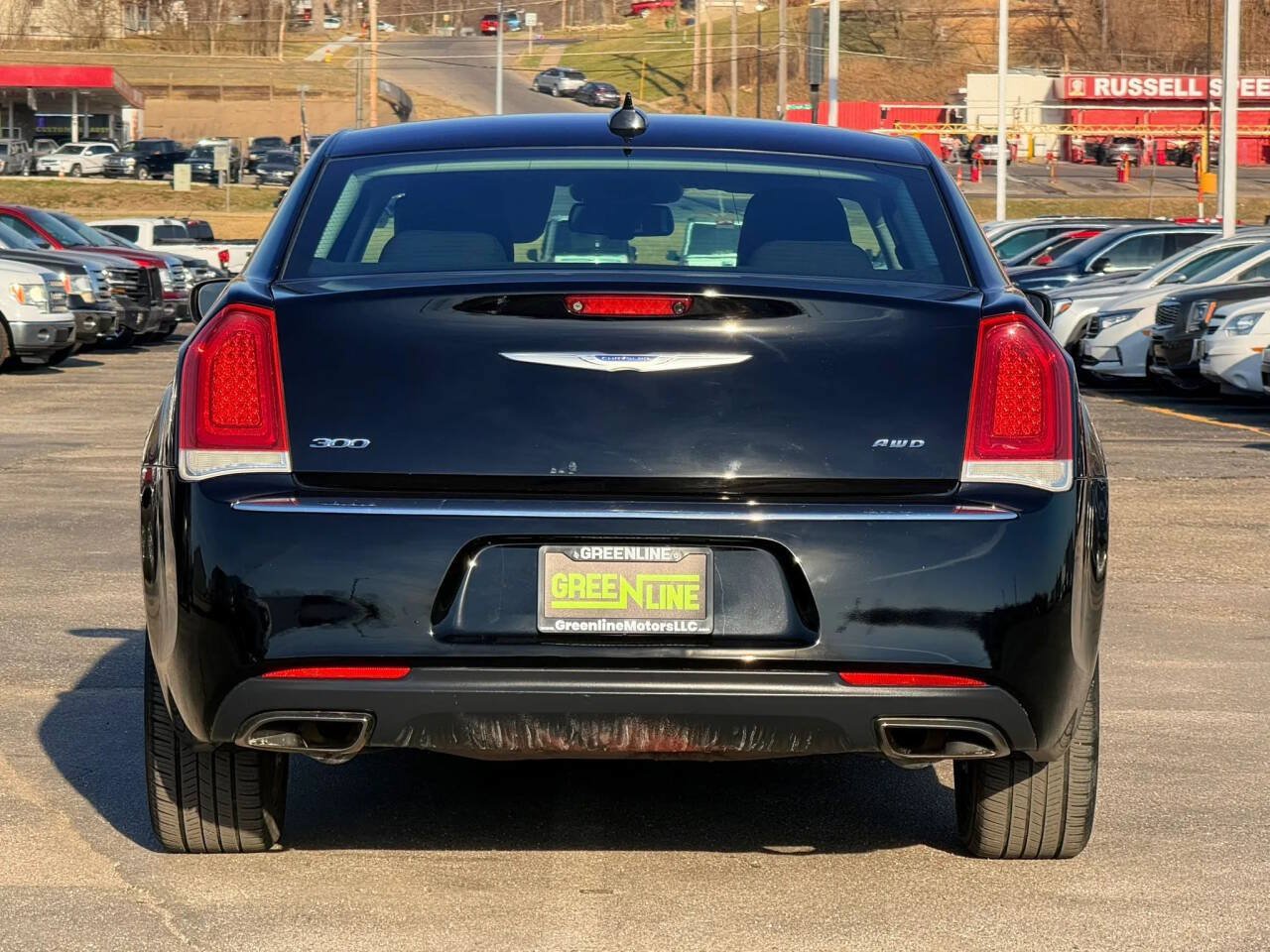 Used 2018 Chrysler 300 Touring AWD/4WD image 4