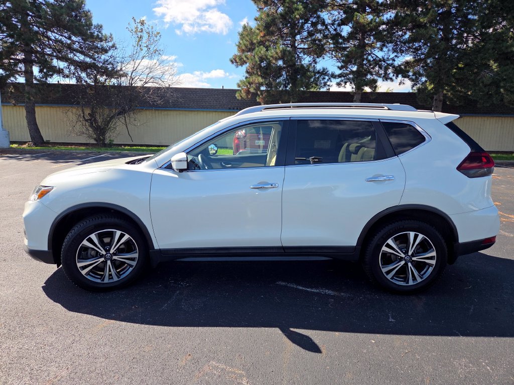Used 2019 Nissan Rogue SV w/ Sun & Sound Touring Package AWD/4WD image 22