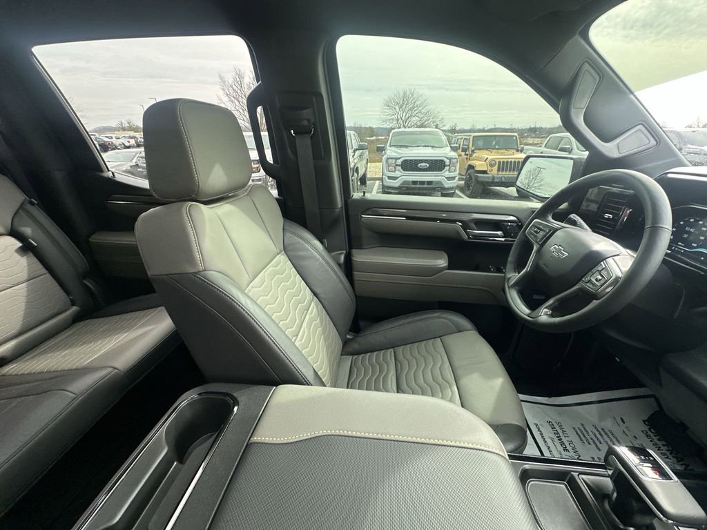 Used 2025 Chevrolet Silverado 1500 ZR2 w/ Technology Package image 15