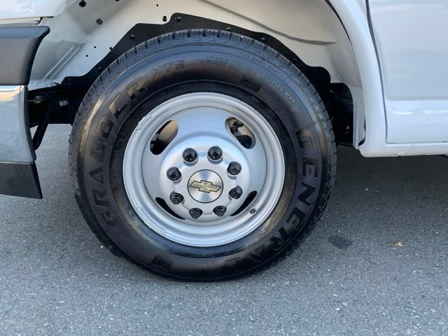 Used 2024 Chevrolet Express 3500 w/ Power Convenience Package RWD image 9