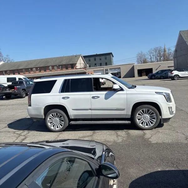 Used 2017 Cadillac Escalade Platinum AWD/4WD image 10