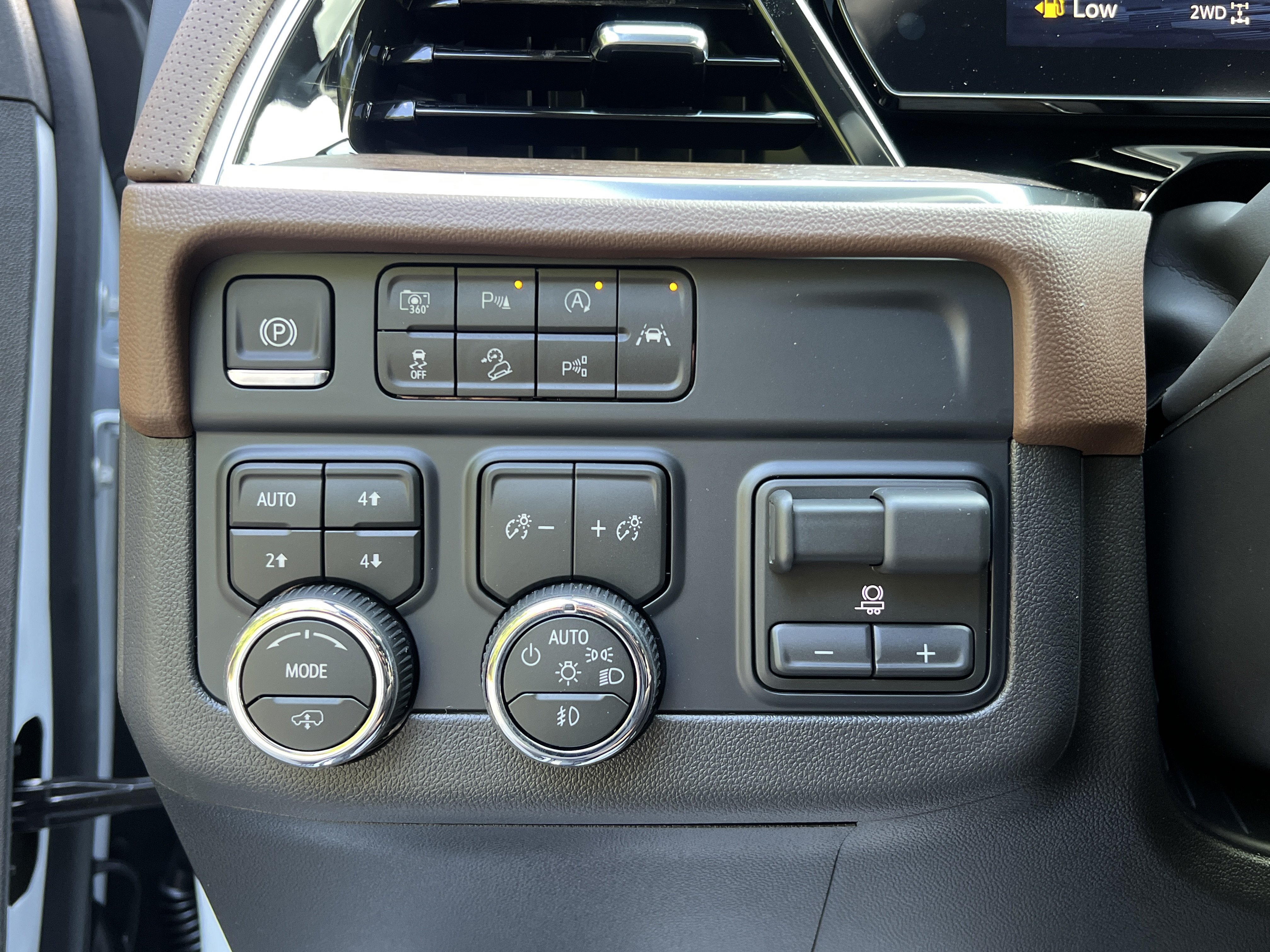New 2026 Chevrolet Tahoe High Country AWD/4WD image 18