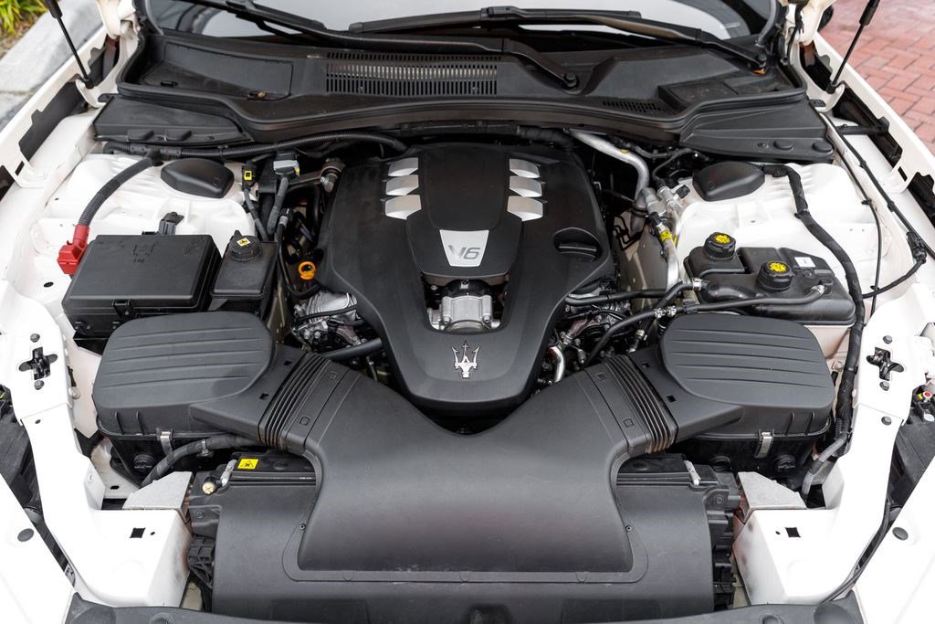 Used 2016 Maserati Ghibli image 9
