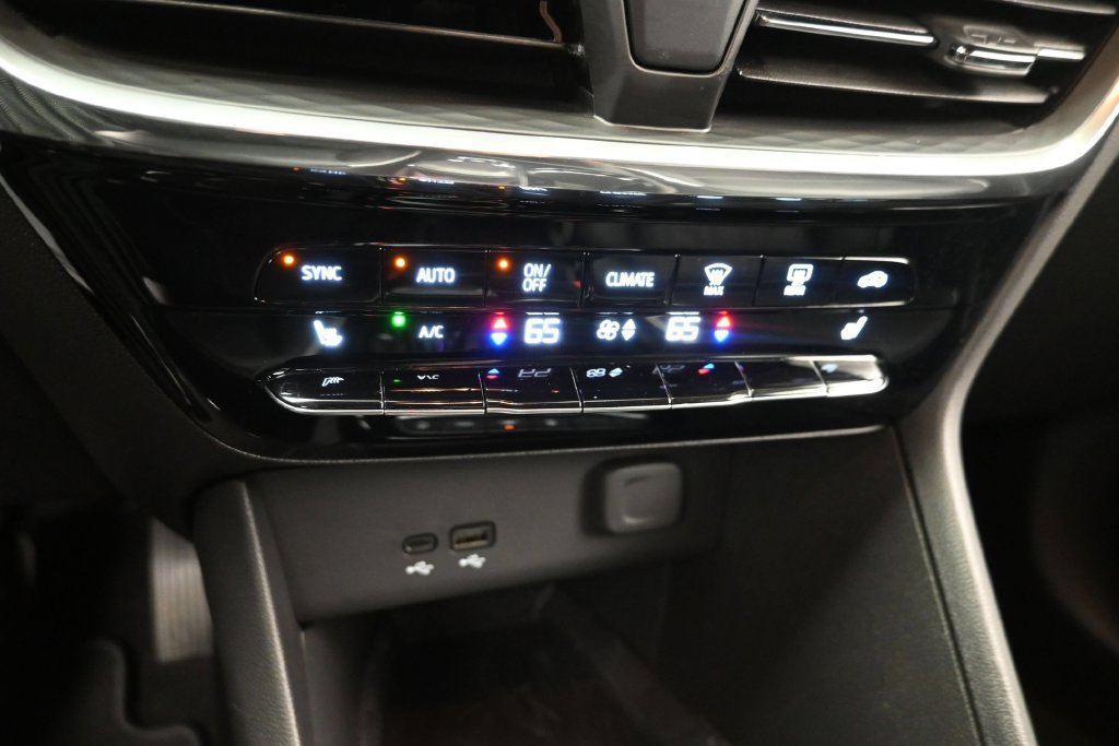 Used 2024 Buick Encore GX Avenir w/ Avenir Convenience Package AWD/4WD image 21