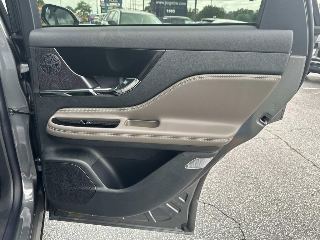 New 2025 Lincoln Corsair FWD w/ Equipment Group 101A image 16