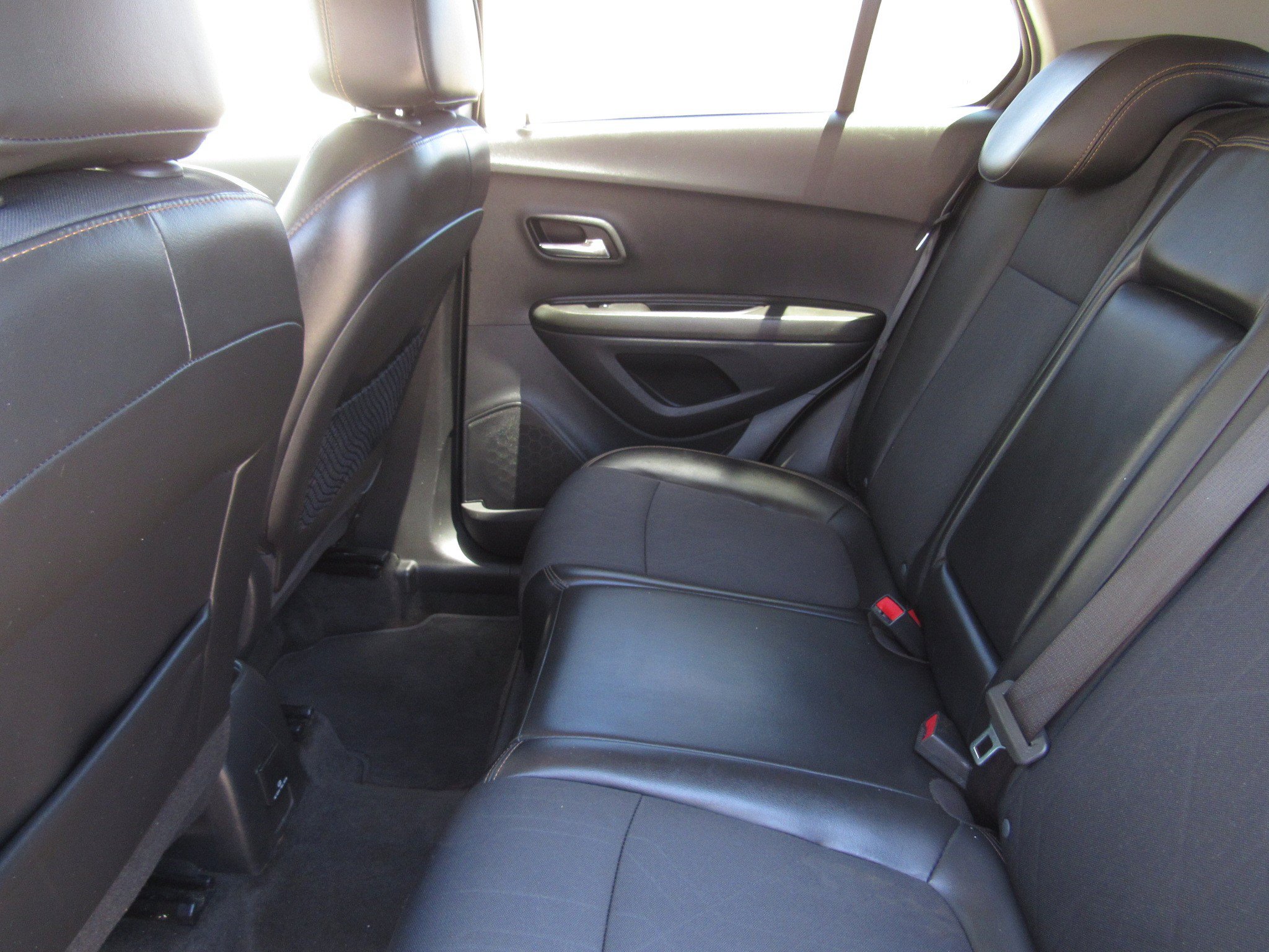 Used 2021 Chevrolet Trax LT w/ Midnight Edition FWD image 13