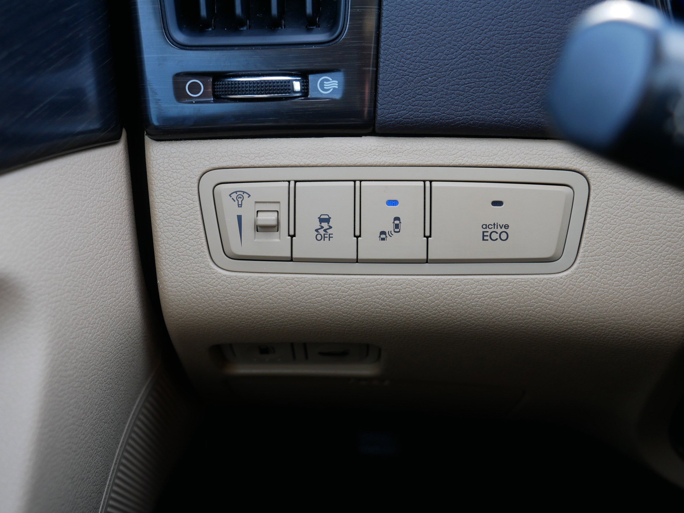 Used 2014 Hyundai Sonata Limited w/ Technology Package 05 image 26