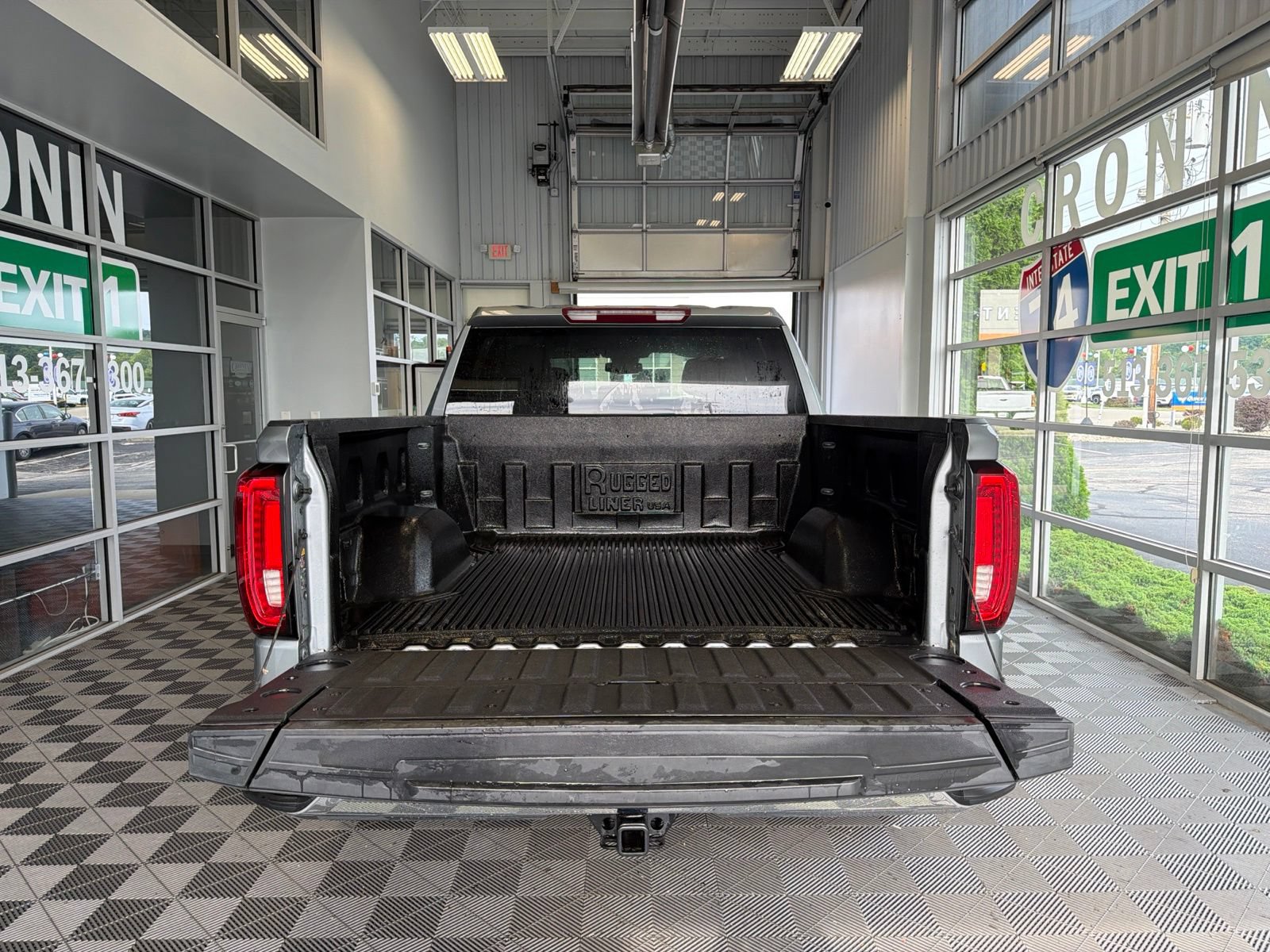 Used 2026 GMC Sierra 1500 SLT AWD/4WD image 8
