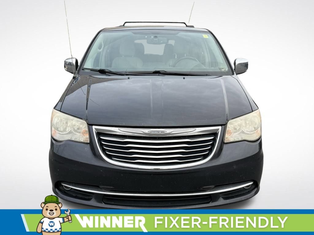 Used 2014 Chrysler Town & Country Touring-L w/ Driver Convenience Group image 2