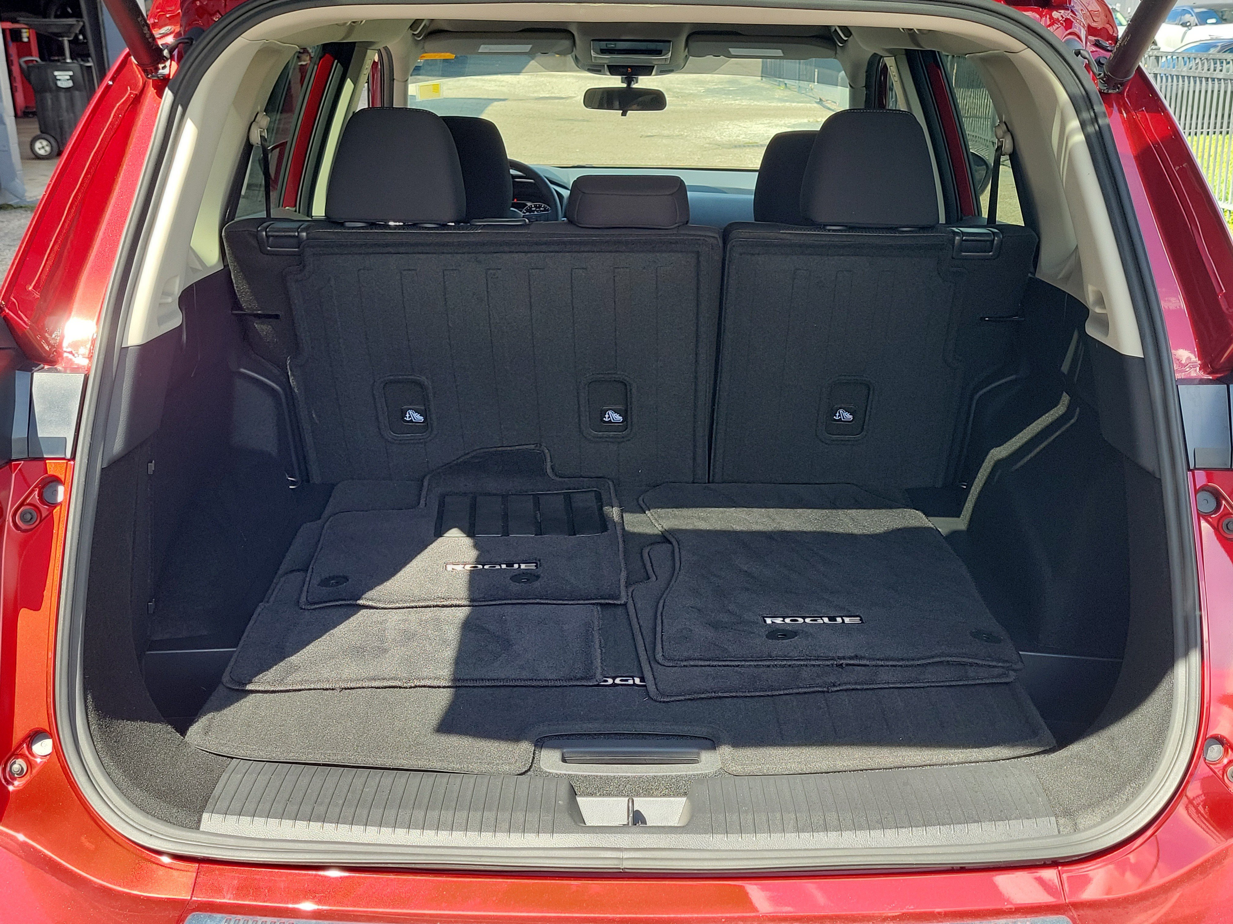 Certified 2026 Nissan Rogue SV FWD image 6