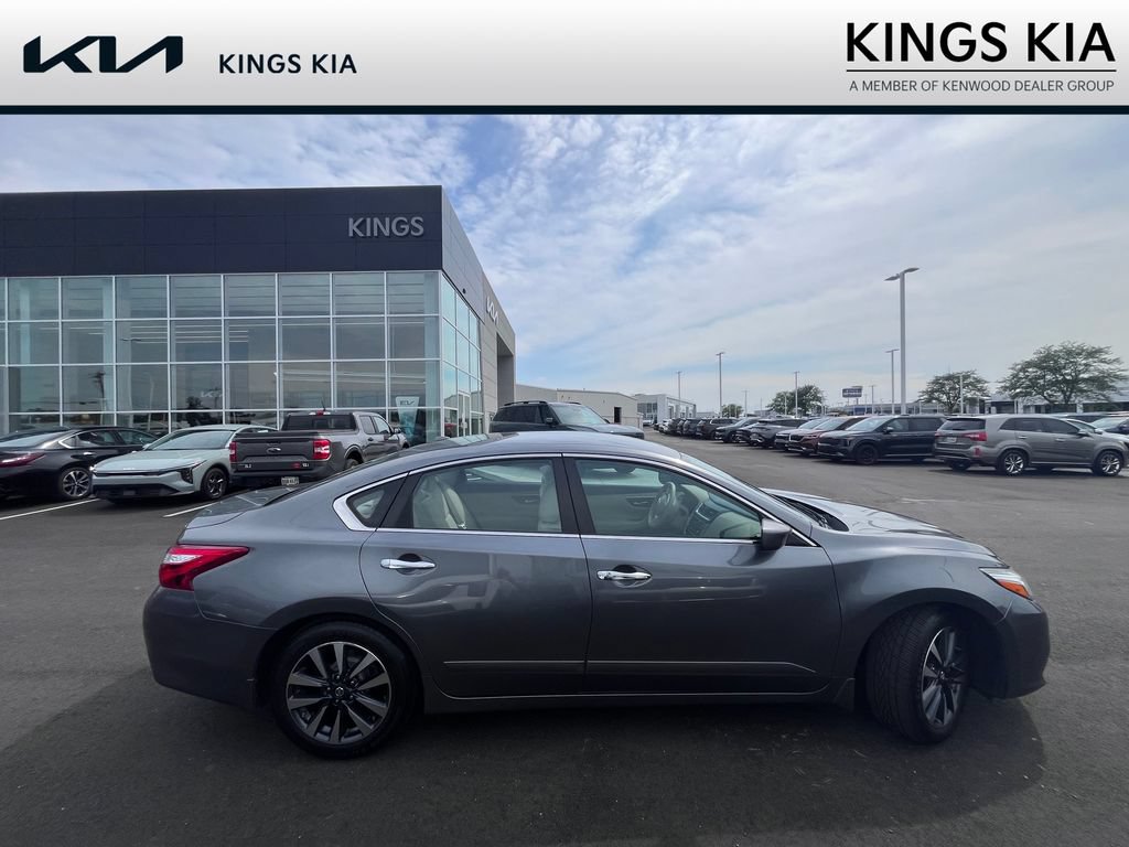 Used 2016 Nissan Altima 2.5 SV FWD image 2