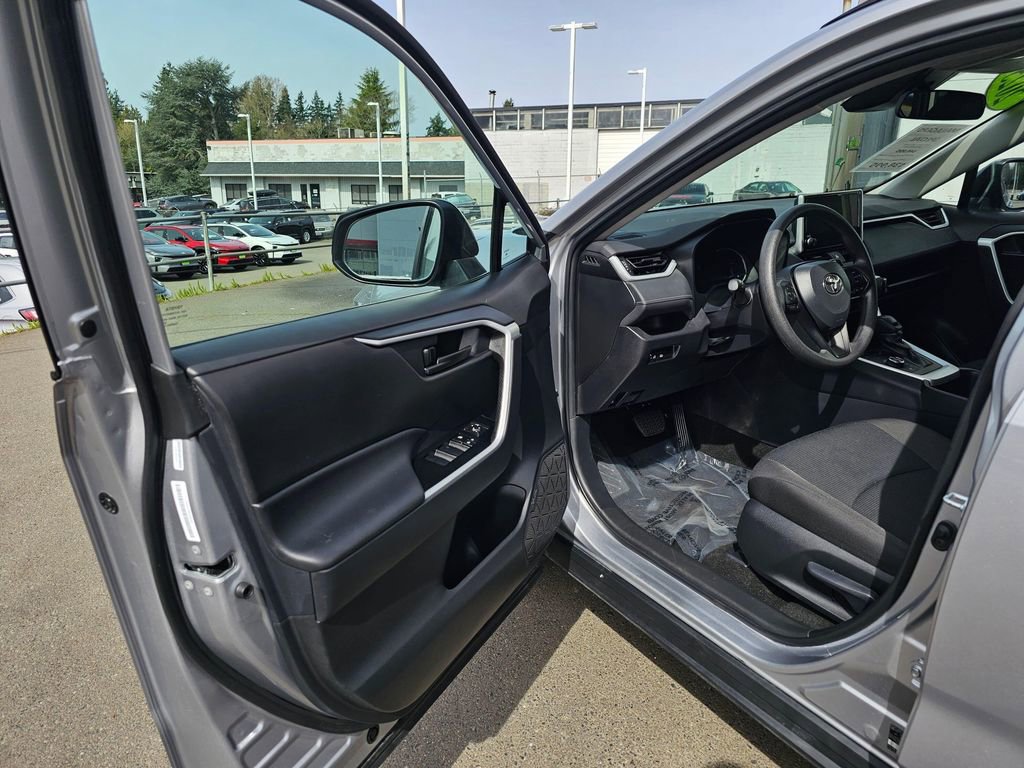 Certified 2025 Toyota RAV4 LE AWD/4WD image 19