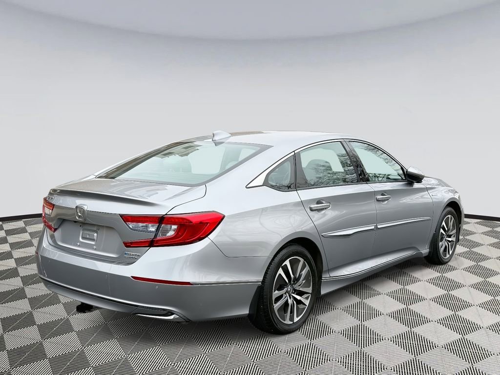 Used 2018 Honda Accord Touring image 2