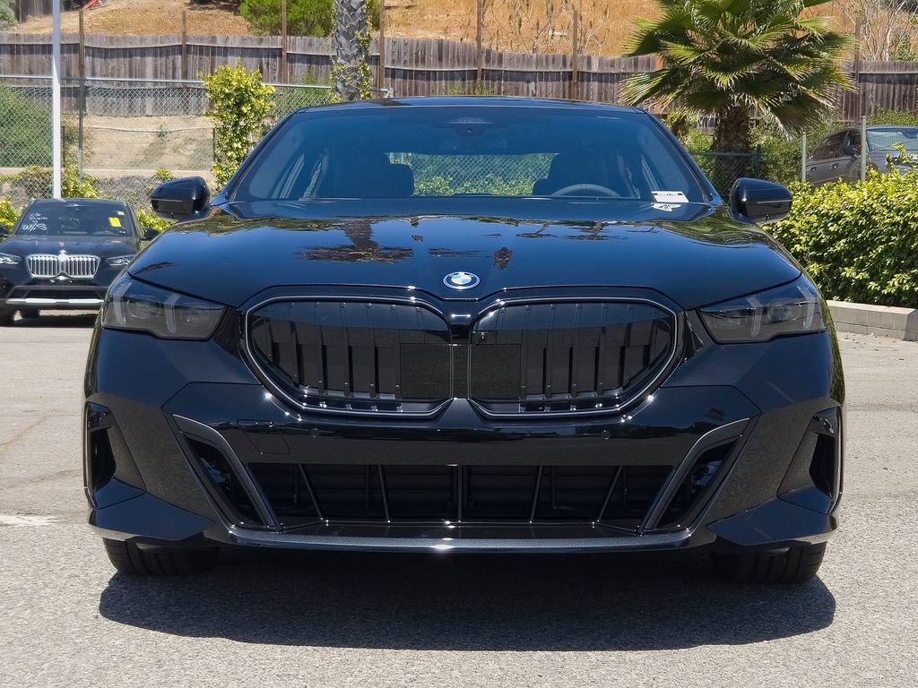 New 2026 BMW 550e xDrive w/ Premium Package AWD/4WD image 3