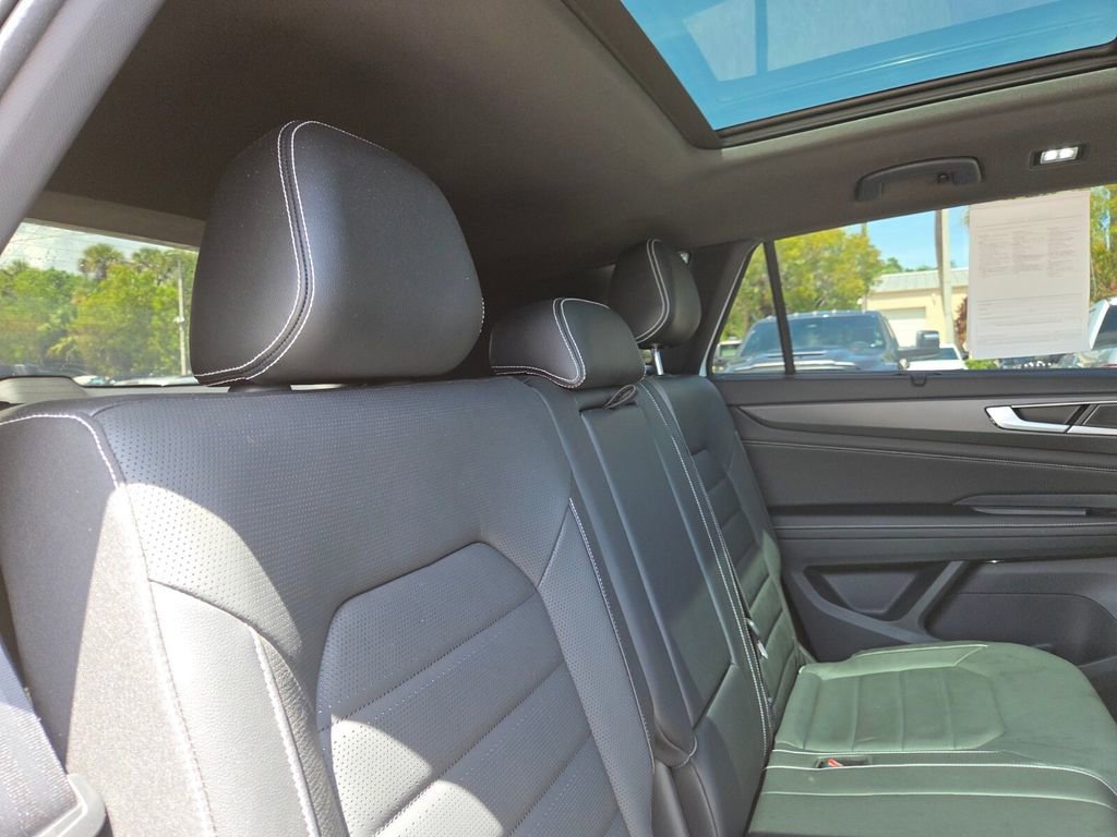Used 2024 Volkswagen Atlas Cross Sport SEL R-Line AWD/4WD image 14