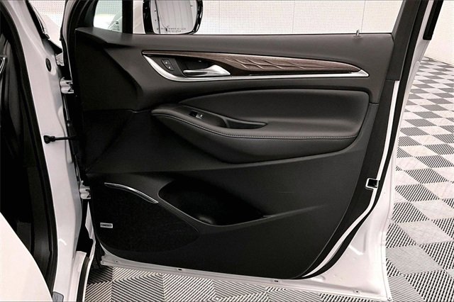 Used 2024 Buick Enclave Avenir image 18