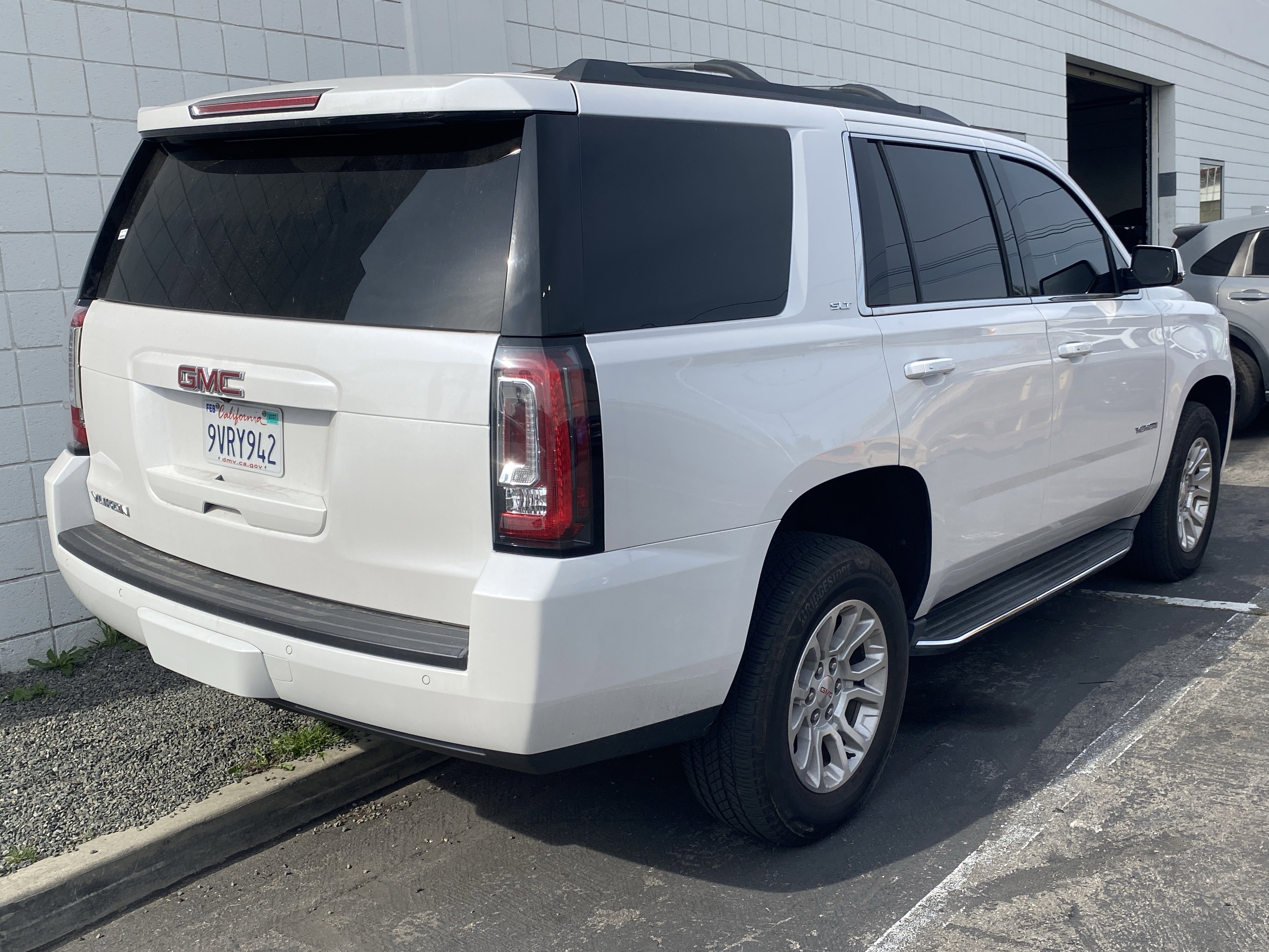 Used 2016 GMC Yukon SLT image 3