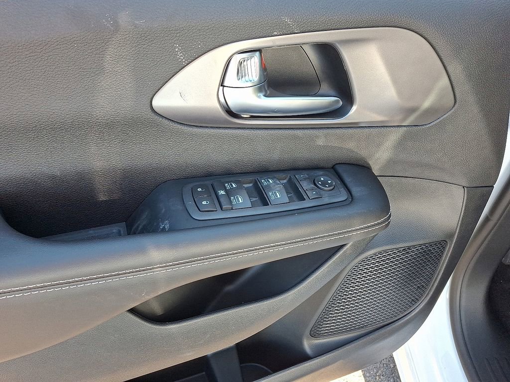 New 2026 Chrysler Voyager LX FWD image 9