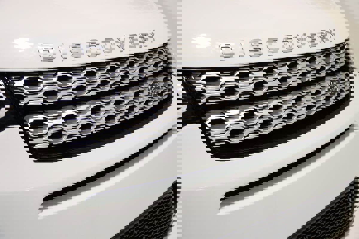 Used 2020 Land Rover Discovery Sport S image 24