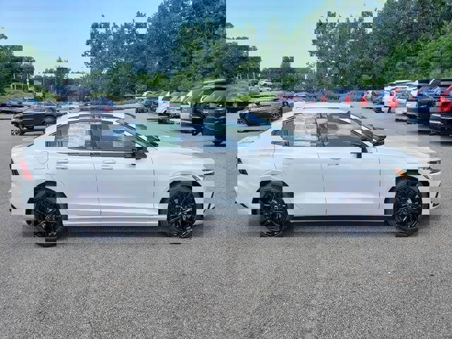 New 2024 Volvo S60 B5 Plus image 3