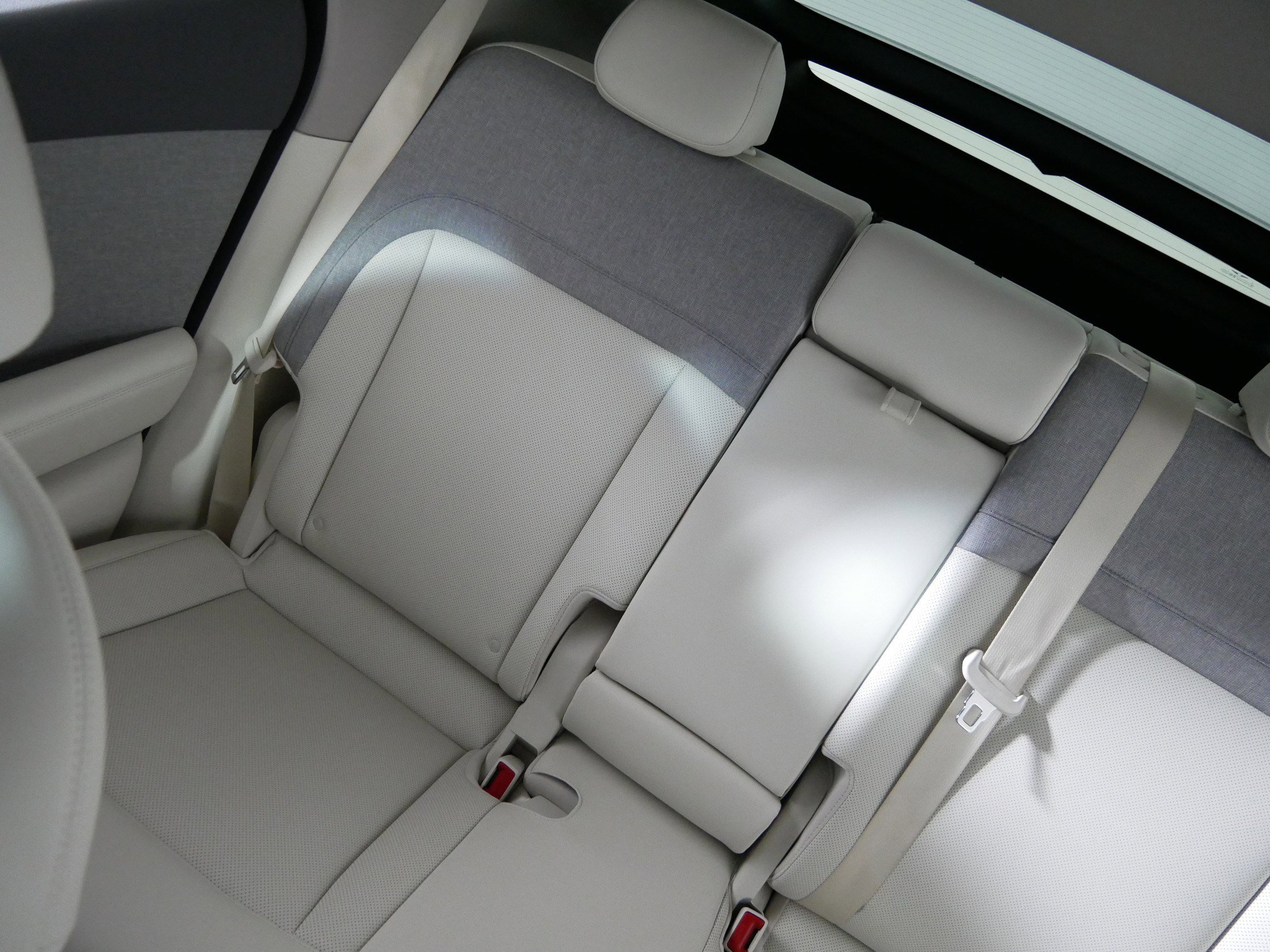 Used 2025 Genesis GV60 Advanced image 12