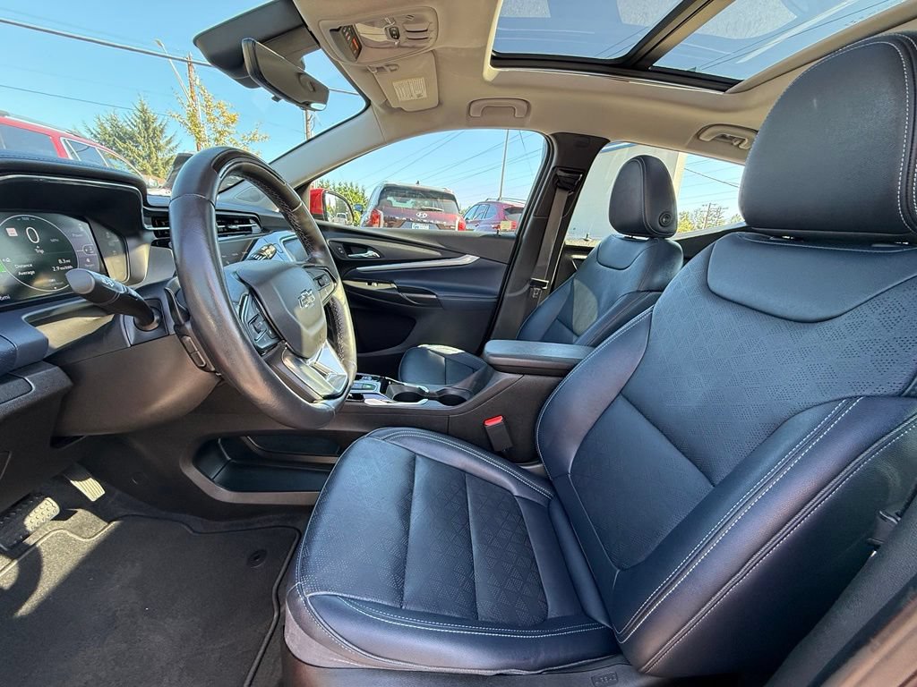 Used 2023 Chevrolet Bolt EUV Premier w/ Sun & Sound Package FWD image 11