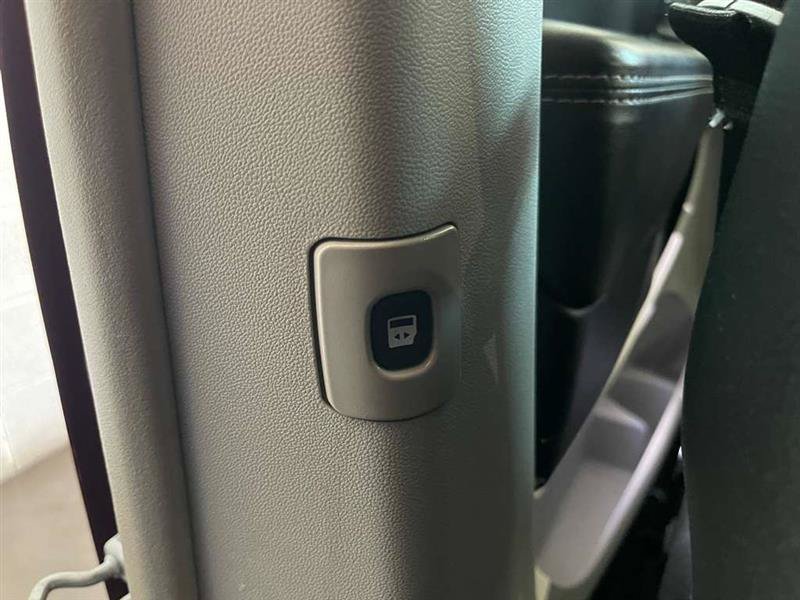 Used 2015 Chrysler Town & Country Touring-L w/ Driver Convenience Group FWD image 83