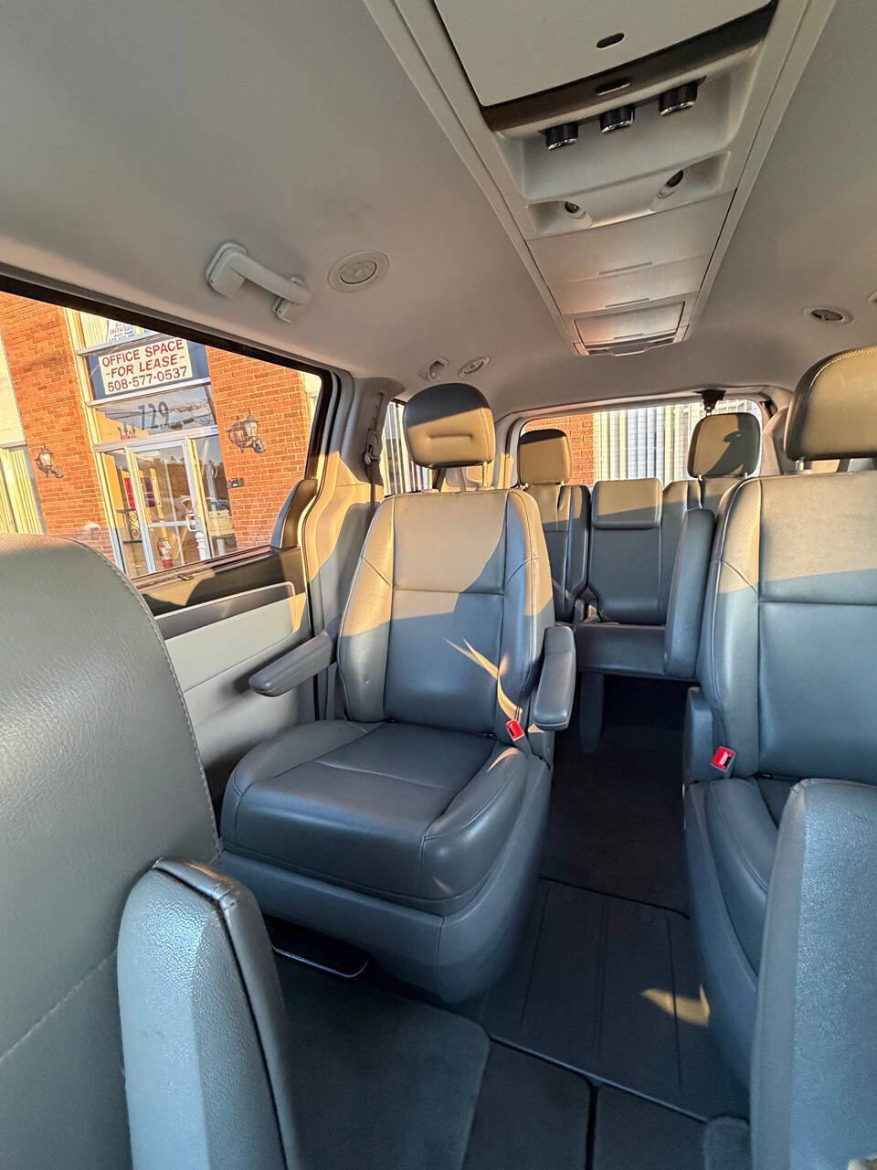 Used 2013 Volkswagen Routan SE image 14