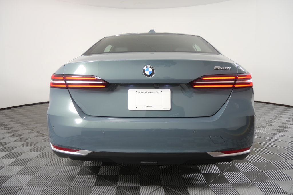 Used 2027 BMW 530i RWD image 5