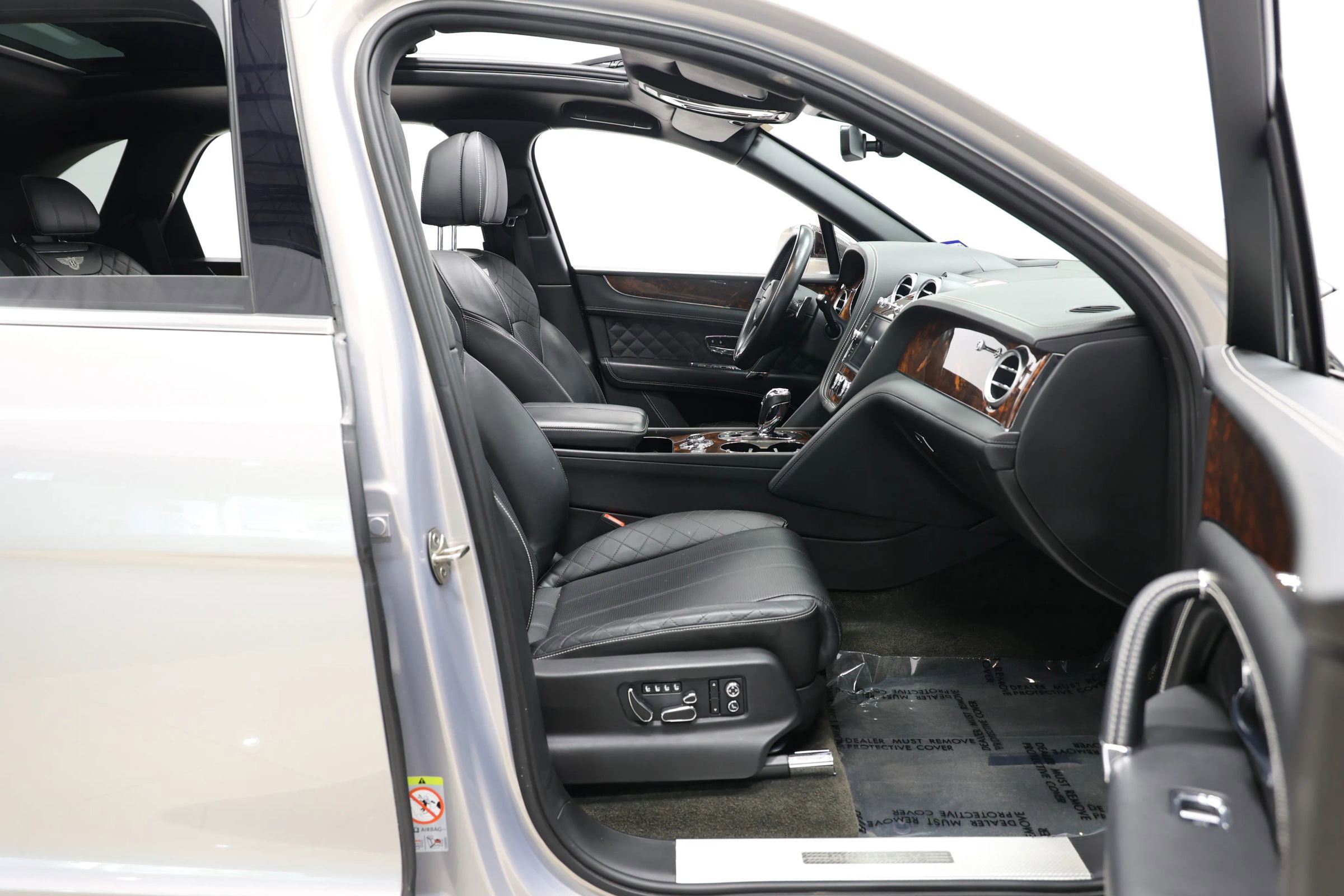 Used 2017 Bentley Bentayga image 95