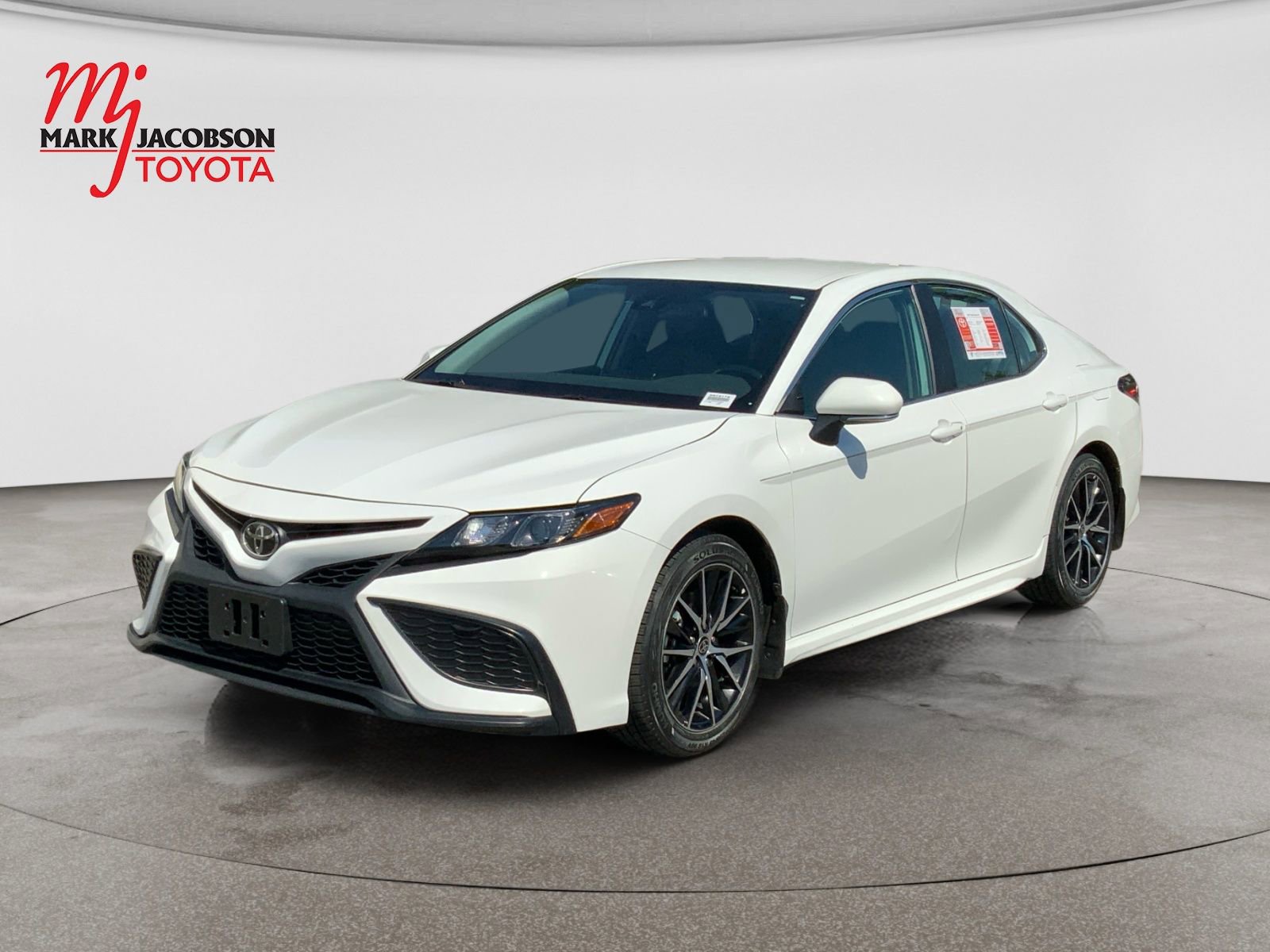 Used 2024 Toyota Camry SE FWD image 1