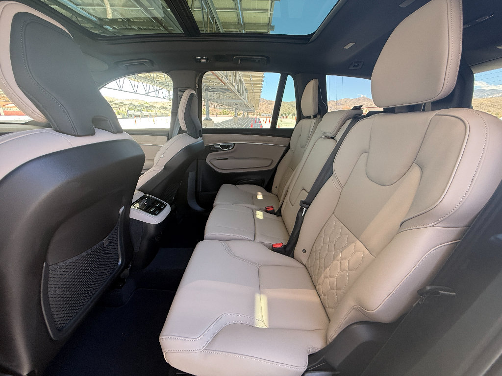 New 2026 Volvo XC90 B6 Plus w/ Protection Package Premier AWD/4WD image 23