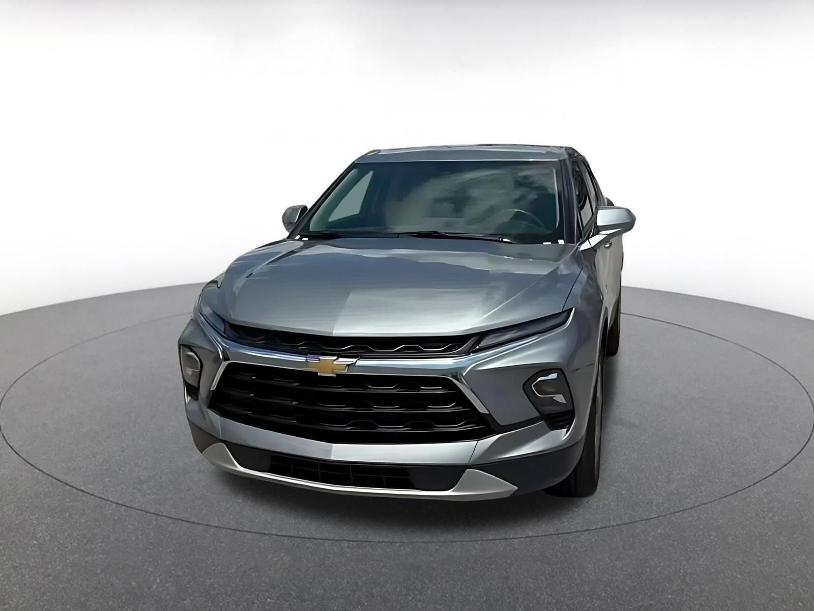 Used 2025 Chevrolet Blazer LT FWD image 3