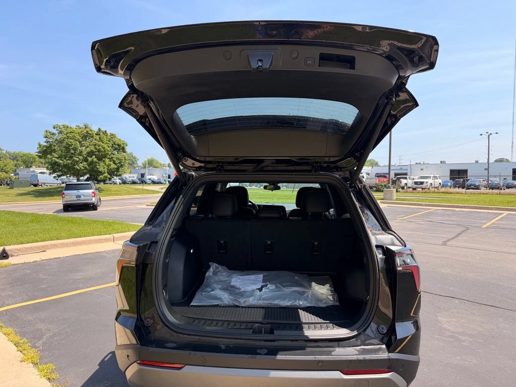 Used 2025 Chevrolet Equinox LT w/ Convenience Package II FWD image 9