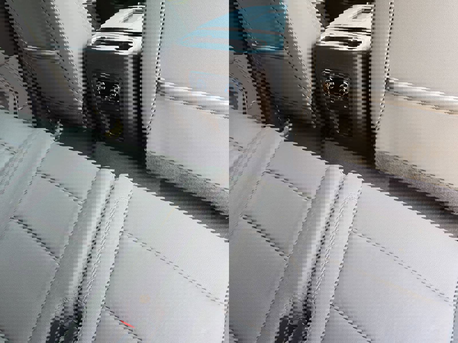 Used 2022 Chevrolet Suburban LT w/ Luxury Package image 12