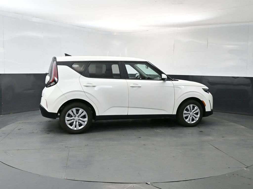 Used 2023 Kia Soul LX FWD image 6
