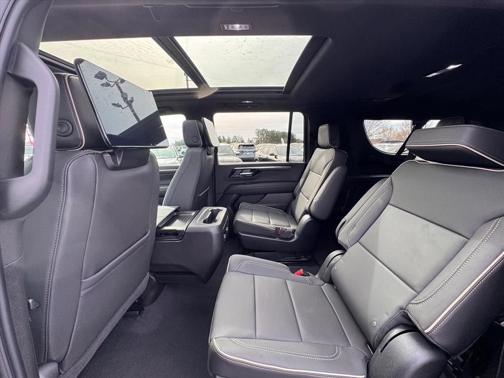 New 2025 Chevrolet Suburban Premier AWD/4WD image 9
