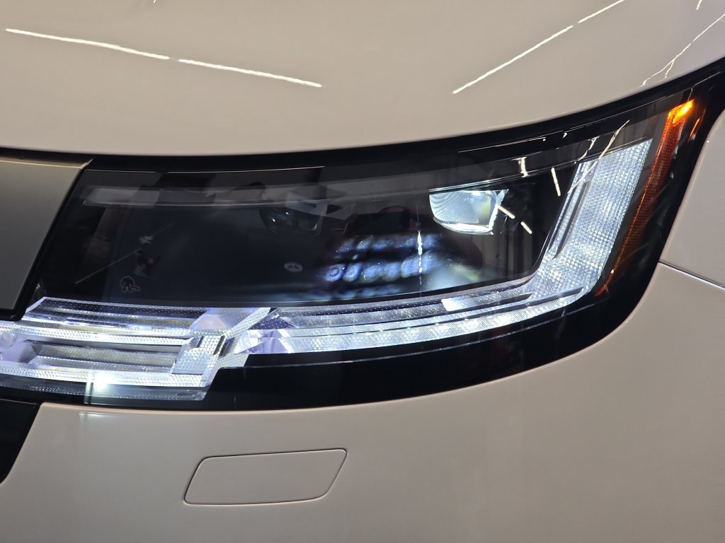 New 2027 Land Rover Range Rover Long Wheelbase SE AWD/4WD image 21