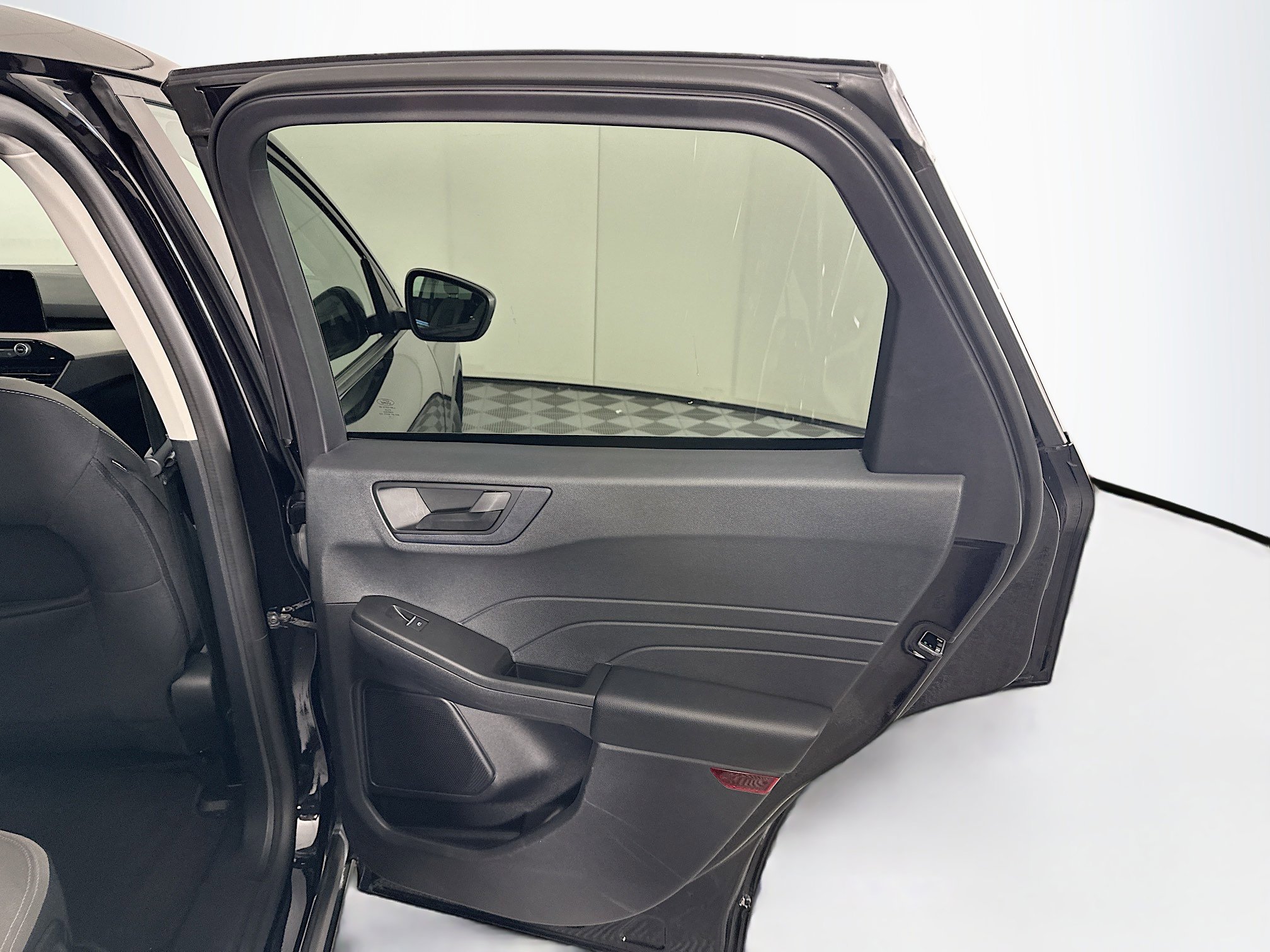 Used 2022 Ford Escape SE w/ SE Sport Appearance Package image 29