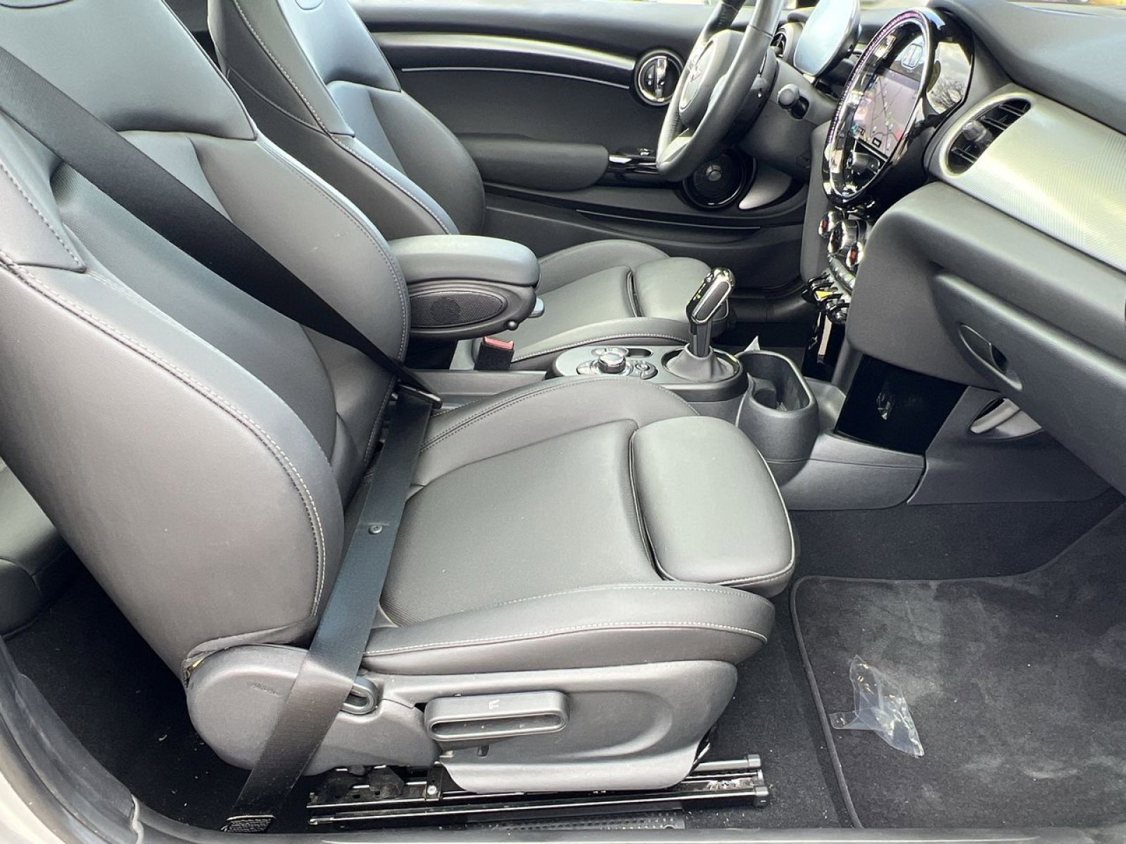 Certified 2024 MINI Cooper SE image 30