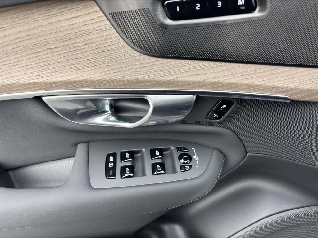 New 2026 Volvo XC90 B6 Plus image 13