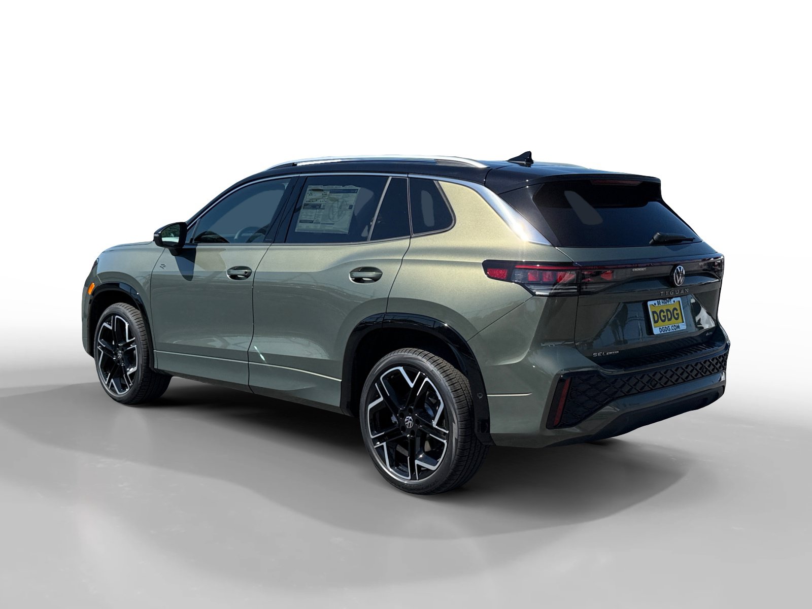 New 2026 Volkswagen Tiguan SEL R-Line AWD/4WD image 3