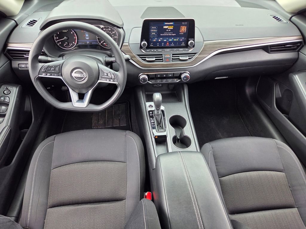 Used 2025 Nissan Altima 2.5 SV image 9