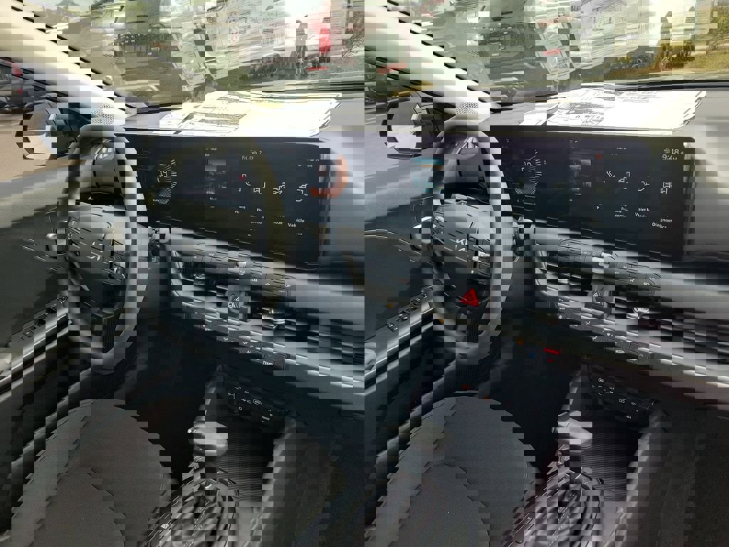 New 2026 Kia K4 LXS image 8