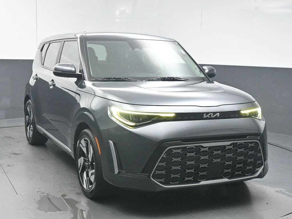 Used 2023 Kia Soul GT-Line w/ GT-Line Technology Package FWD image 2